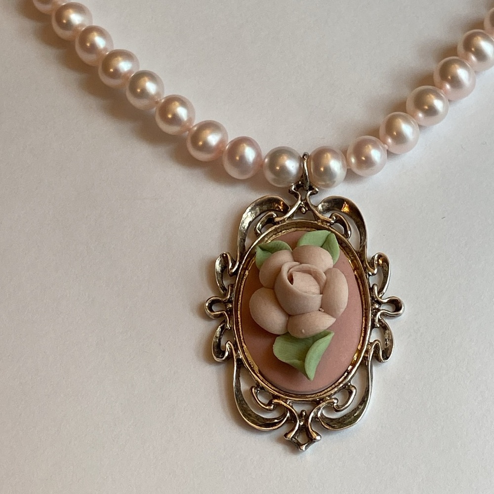 Victorian Capodimonte Porcelain Cameo + Genuine pink pearls necklace